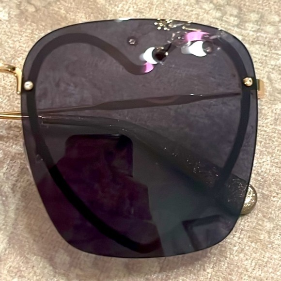 Brand New The Marc Jacobs Square Sunglasses w/ Gold Tone Metal Heart Shaped Rim main image 8